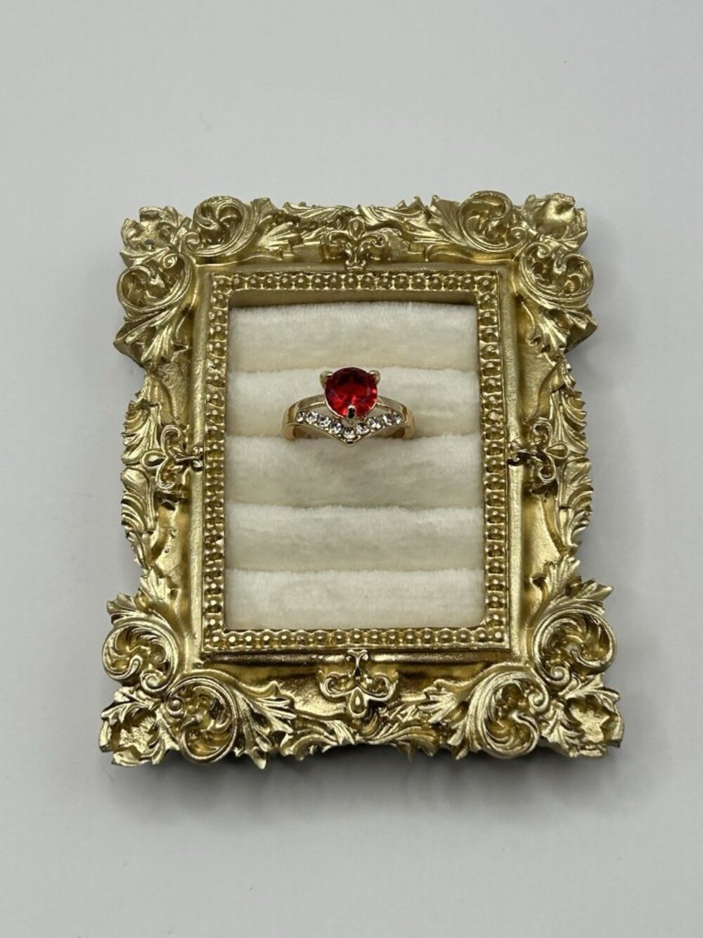 Gold Tone Red Stone Rhinestone Cocktail Ring Size 7.5 Chevron Retro Style Gift - Picture 2 of 12